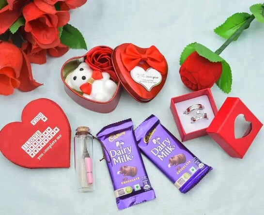 The Romantic Heart-Box Gift Set That Includes Real Couple Rings!