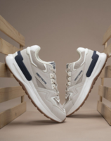 Red Tape Men Colourblocked Round Toe Sneakers